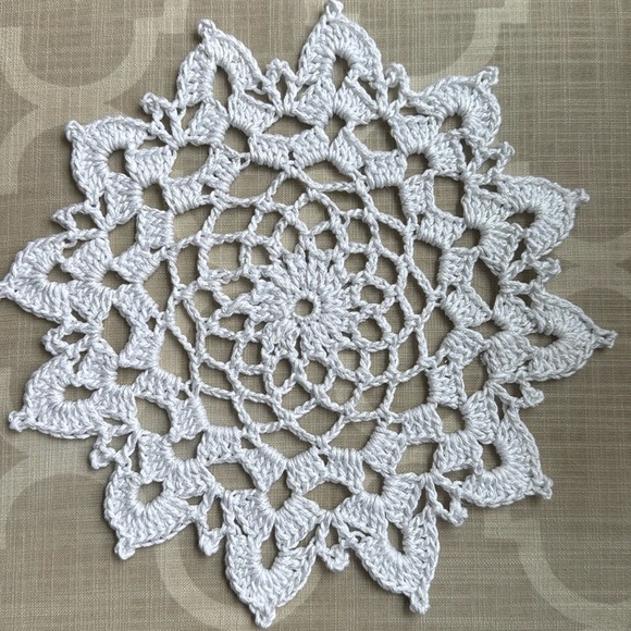 Hand Crafted Crocheted Doily / Trivet / Snowflake Christmas Decoration - Picture 3 of 8